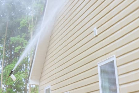 3 Reasons Why a Soft Washing Can Benefit Your Home Thumbnail